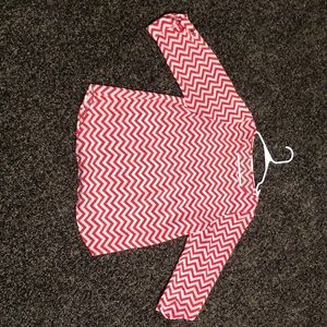 everly red and white chevron top